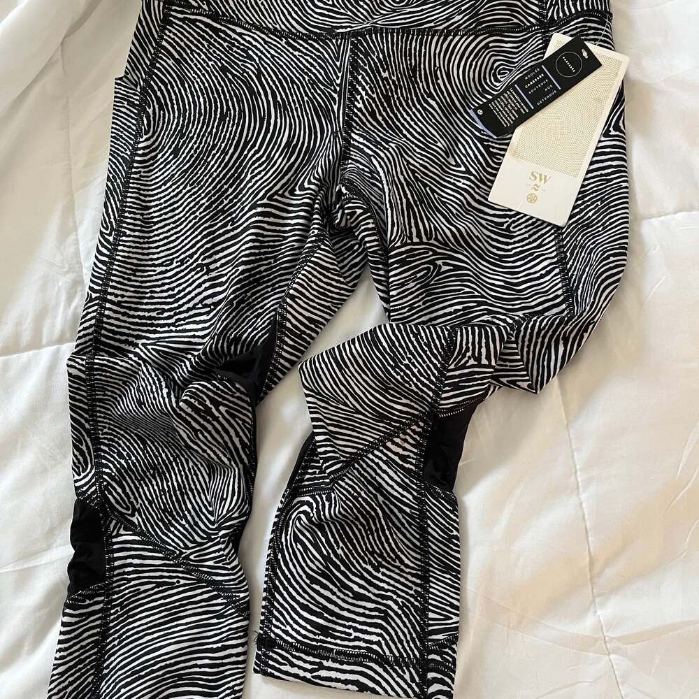 Seawheeze Lululemon Pace Rival Crop Thumb Print  NEW! rare find!